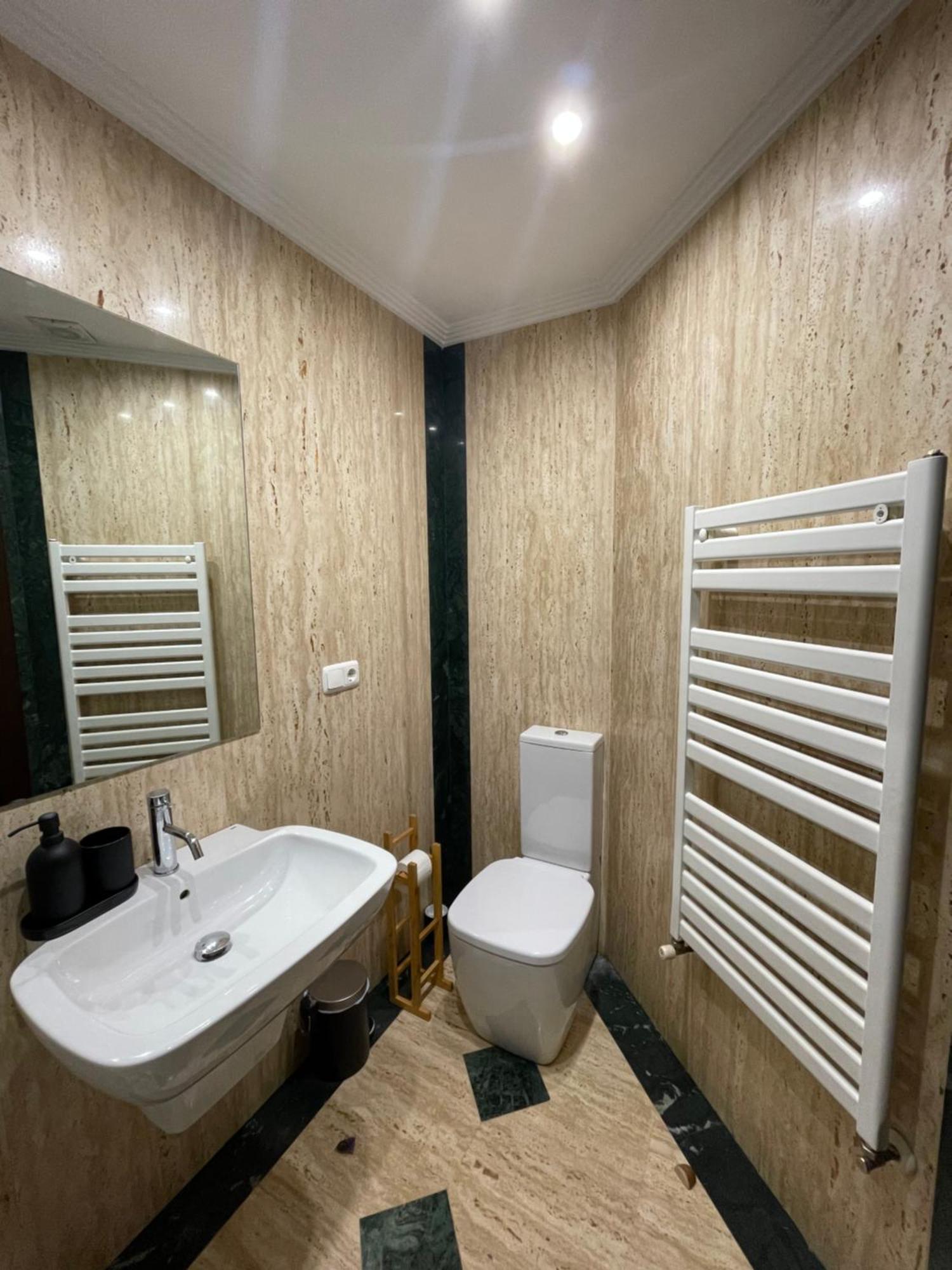 Atuaire Home Vivienda B Luminosa Parking Incluido En Plena Calle Comercial Burgos Exterior photo